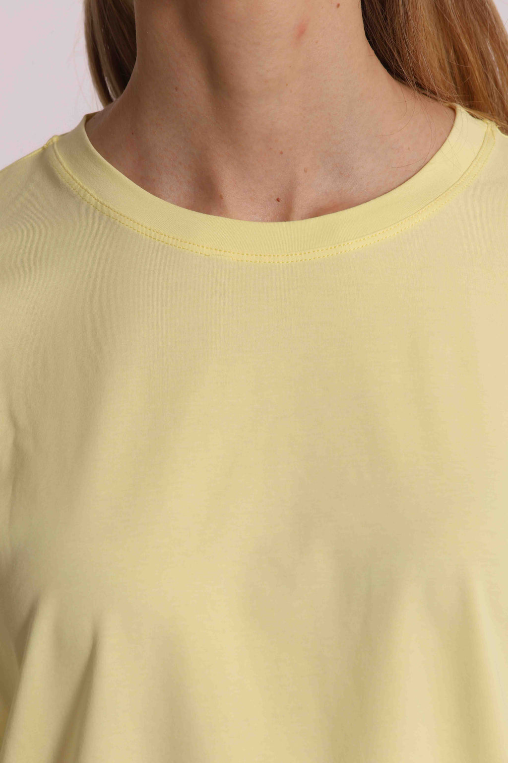 T-SHIRT CON STRASS MANICHE
