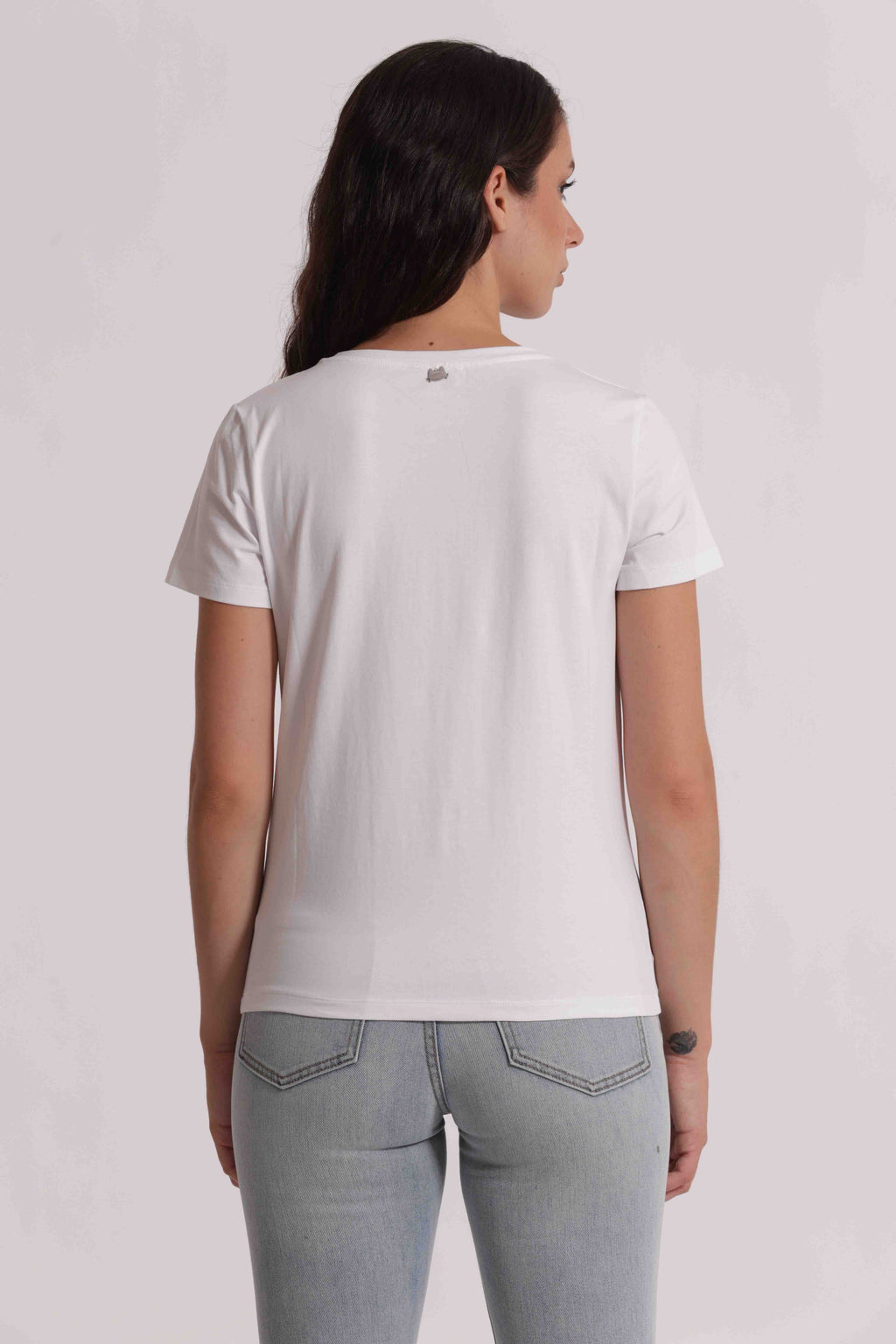 T-SHIRT CON BORCHIETTE
