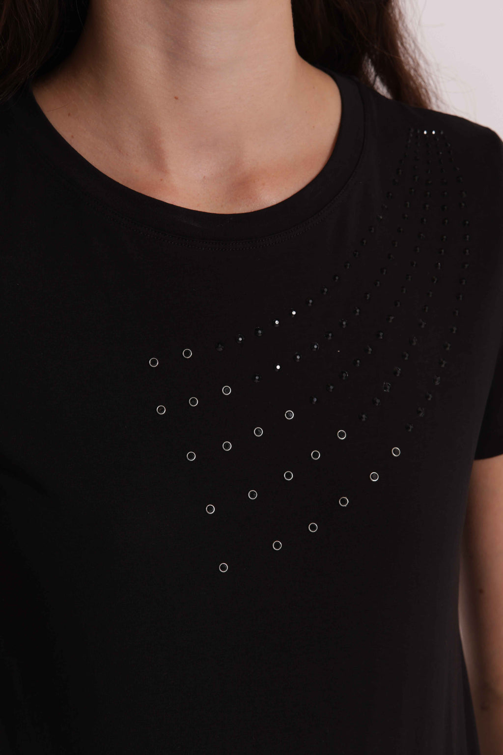 T-SHIRT CON BORCHIETTE