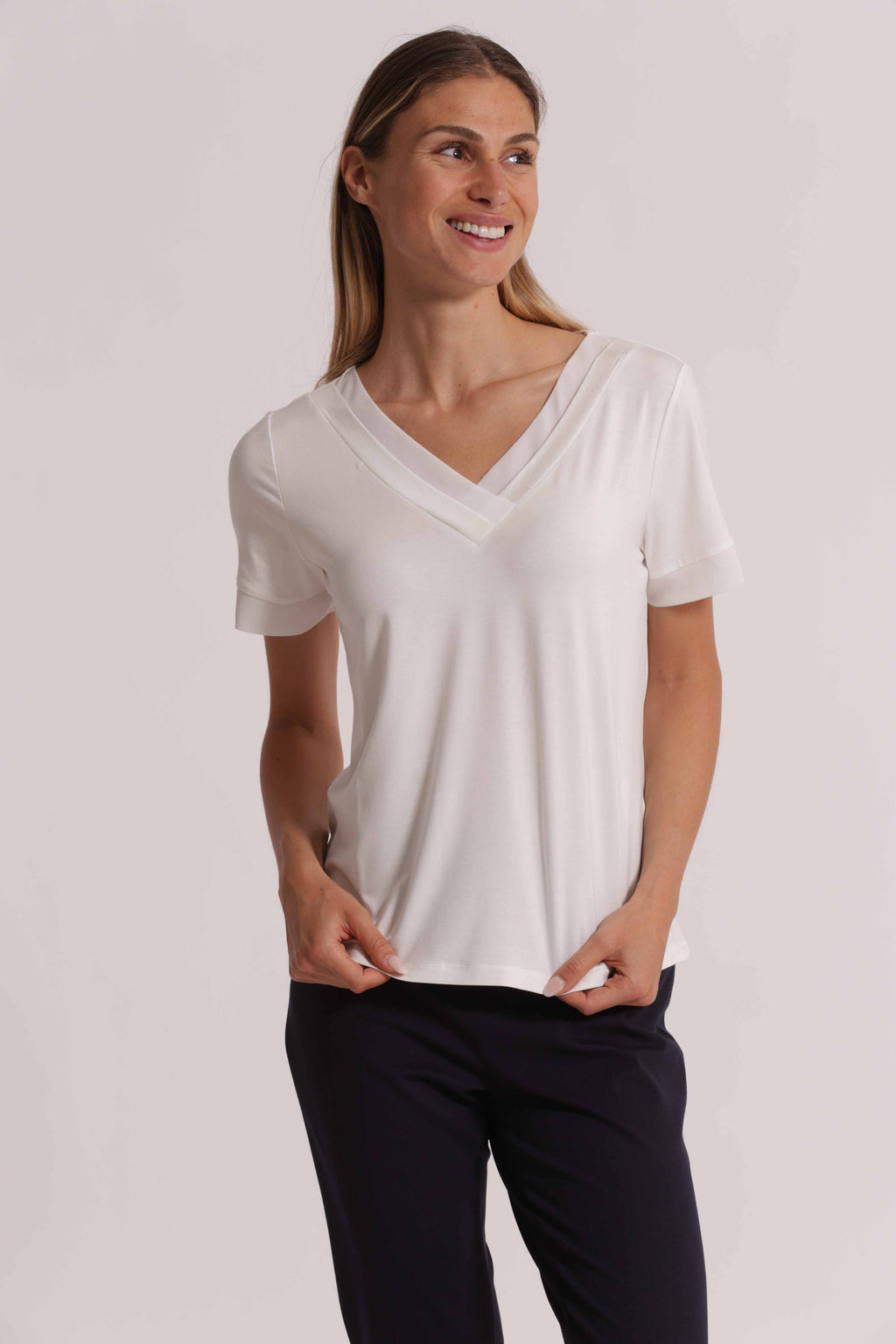 T-SHIRT SCOLLO V DETTAGLI GEORGETTE