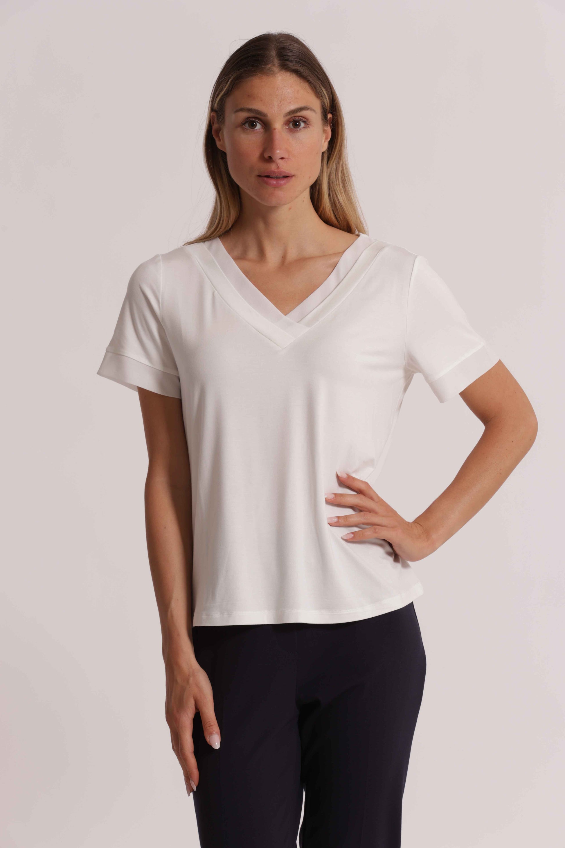 T-SHIRT SCOLLO V DETTAGLI GEORGETTE