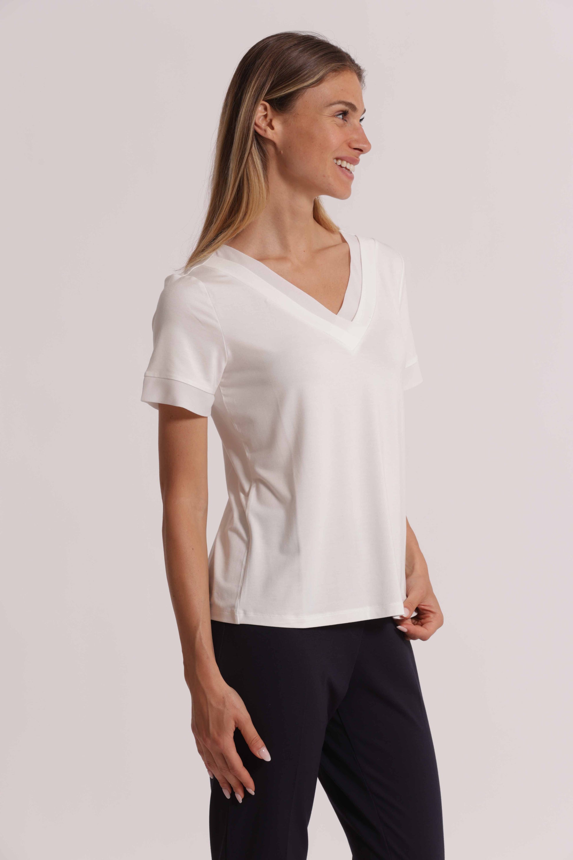 T-SHIRT SCOLLO V DETTAGLI GEORGETTE