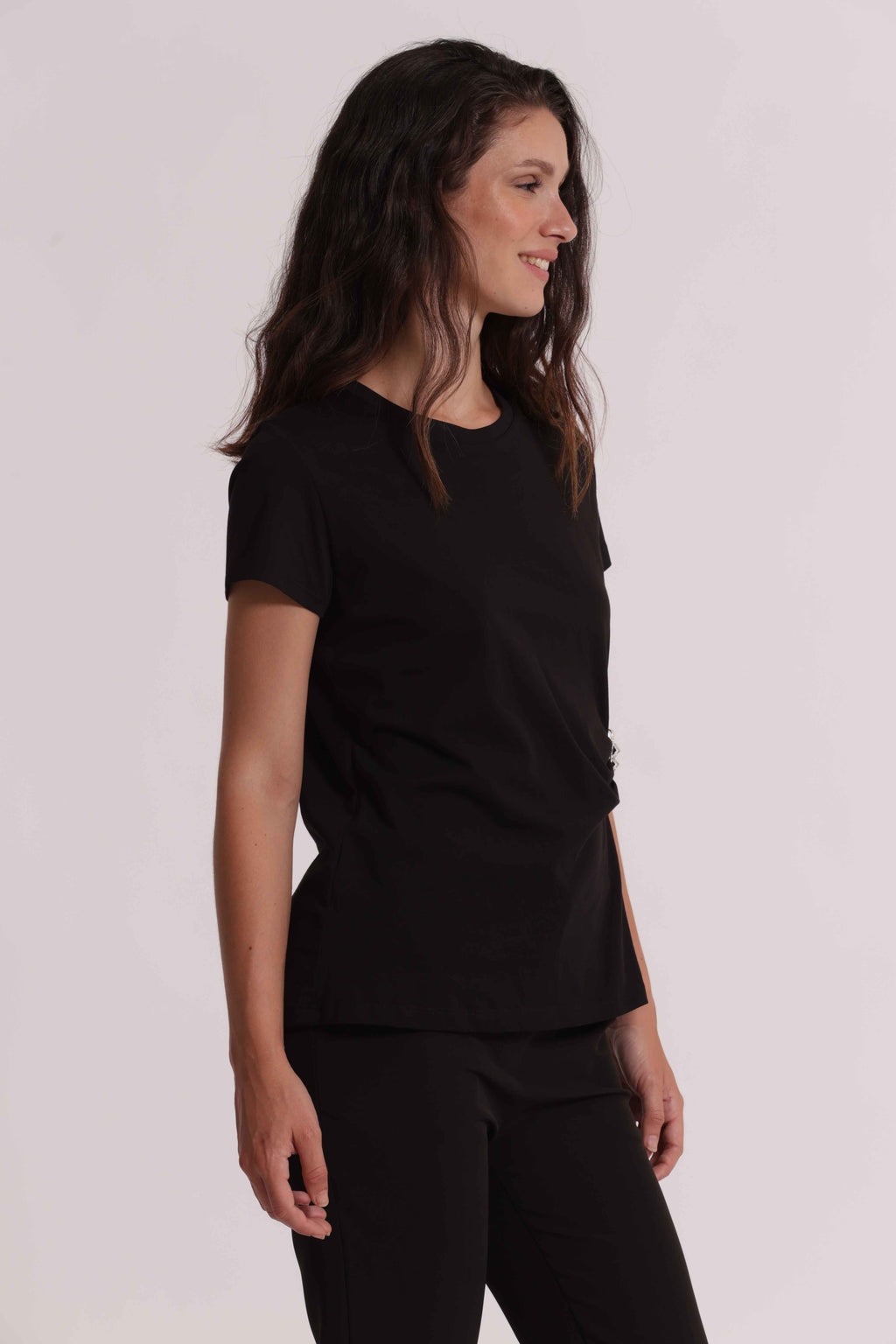 T-SHIRT CON SPILLA STRASS
