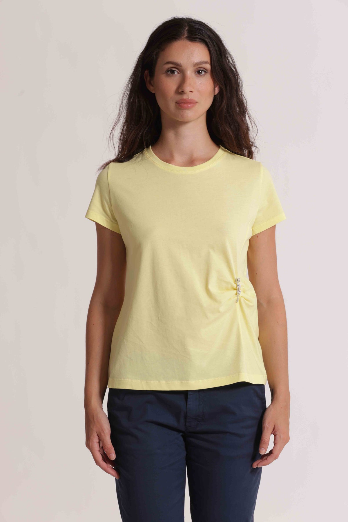 T-SHIRT CON SPILLA STRASS