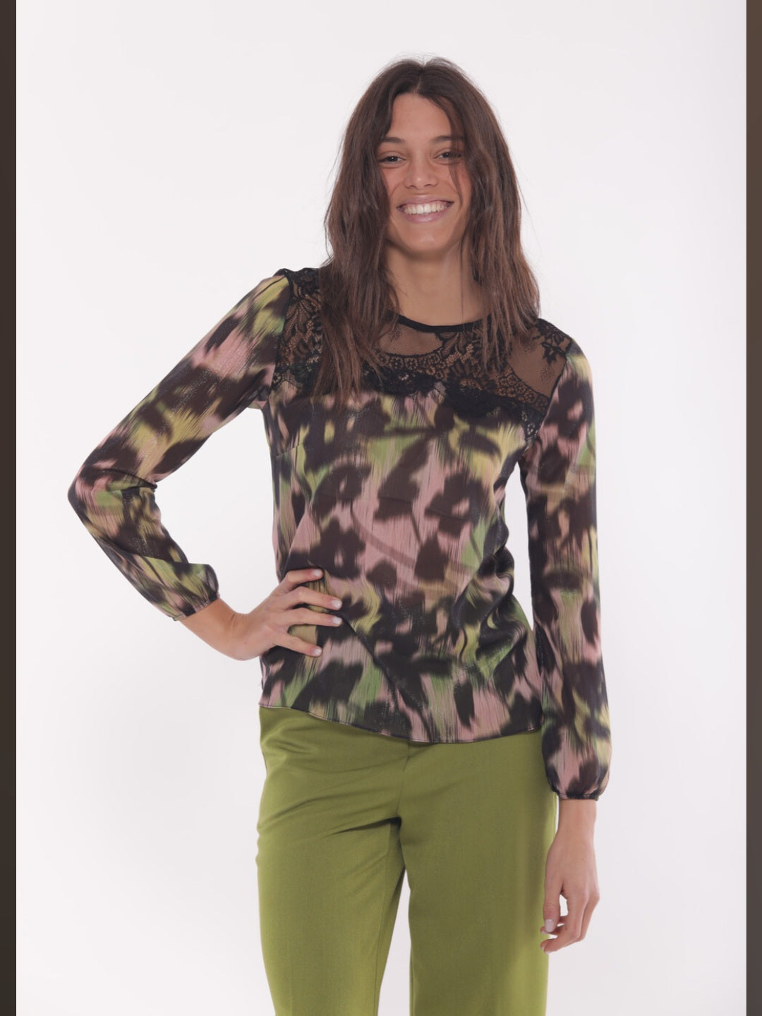 BLUSA CHIFFON CON PIZZO