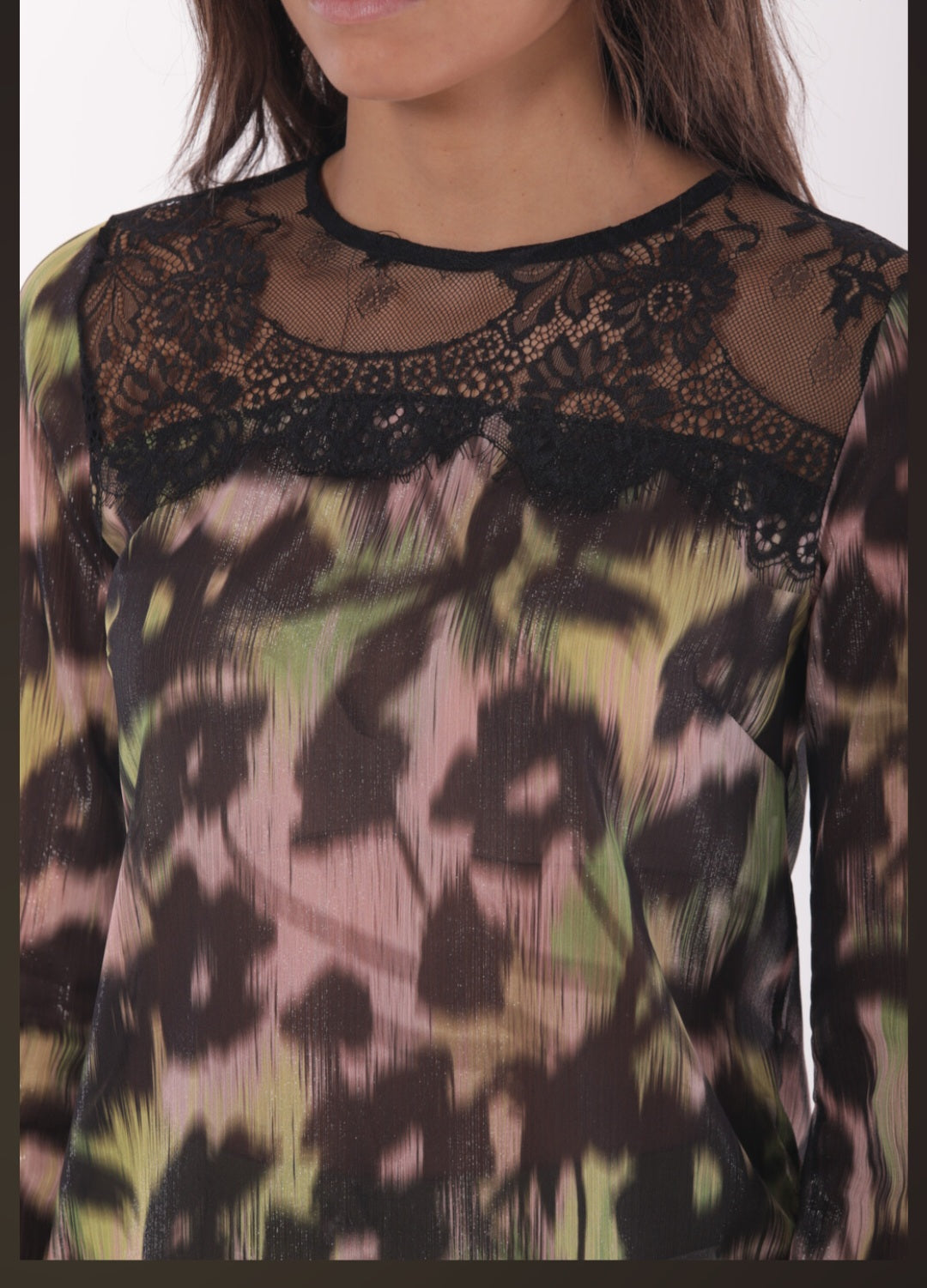BLUSA CHIFFON CON PIZZO