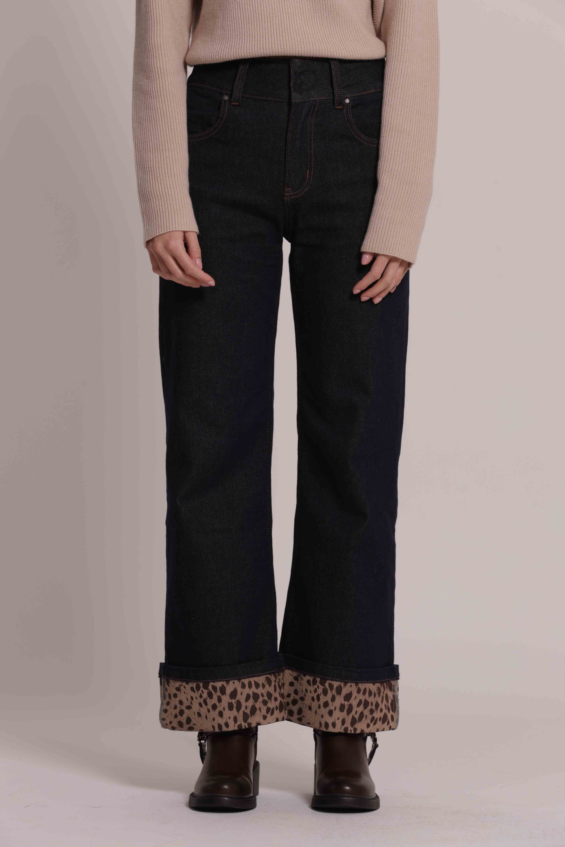 JEANS CON RISVOLTO ANIMALIER