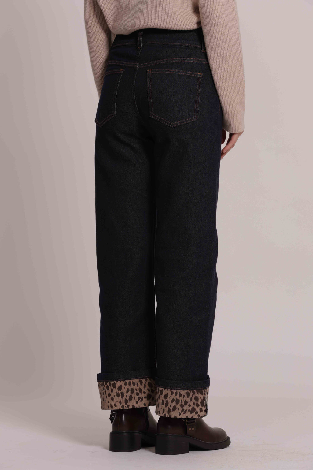 JEANS CON RISVOLTO ANIMALIER