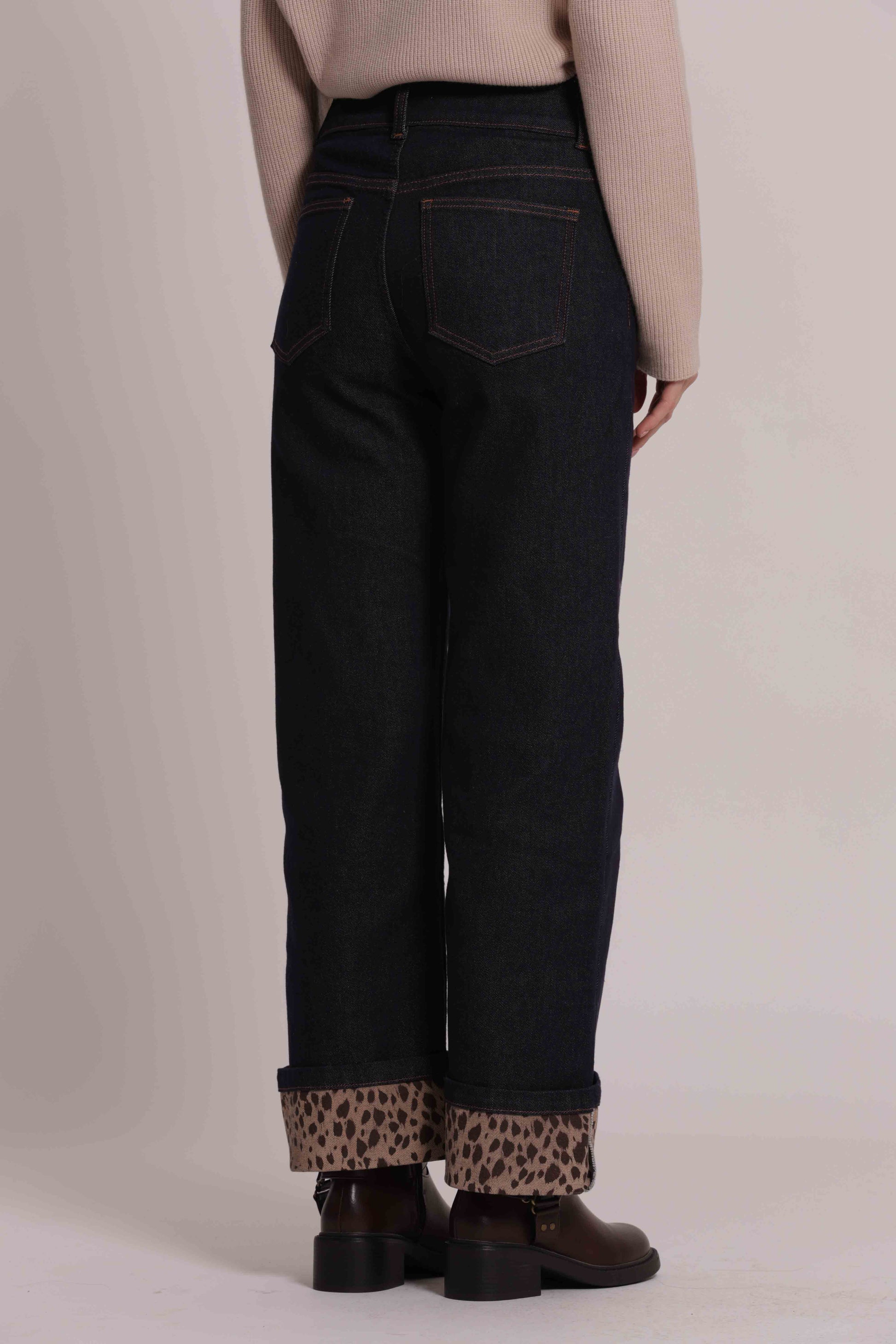 JEANS CON RISVOLTO ANIMALIER
