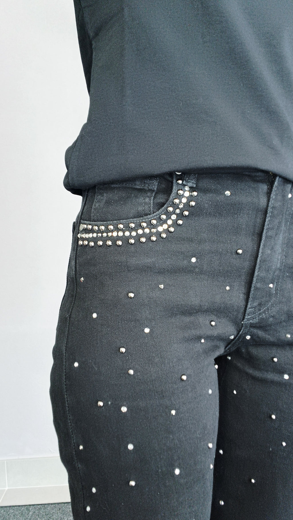 JEANS WIDE LEG CON BORCHIE E STRASS