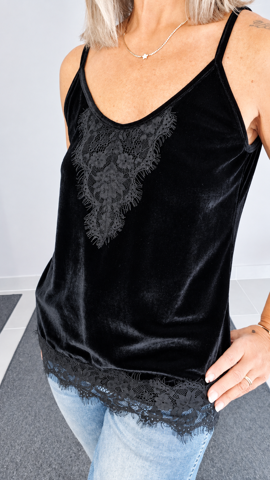 TOP IN VELLUTO DETTAGLI PIZZO