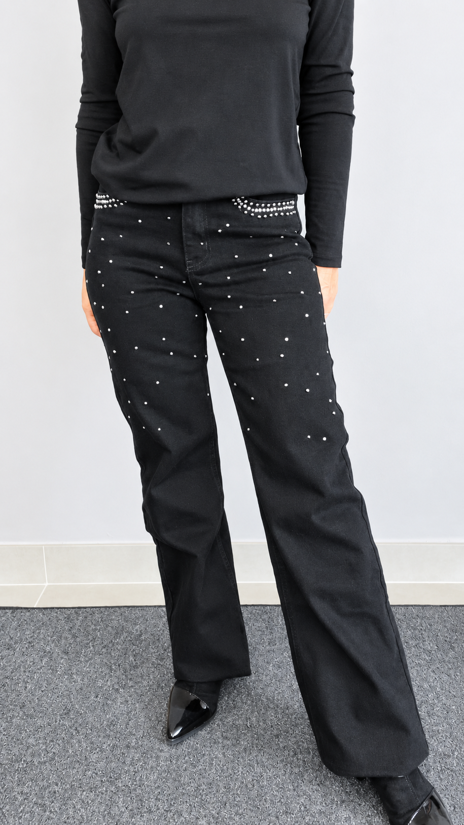 JEANS WIDE LEG CON BORCHIE E STRASS