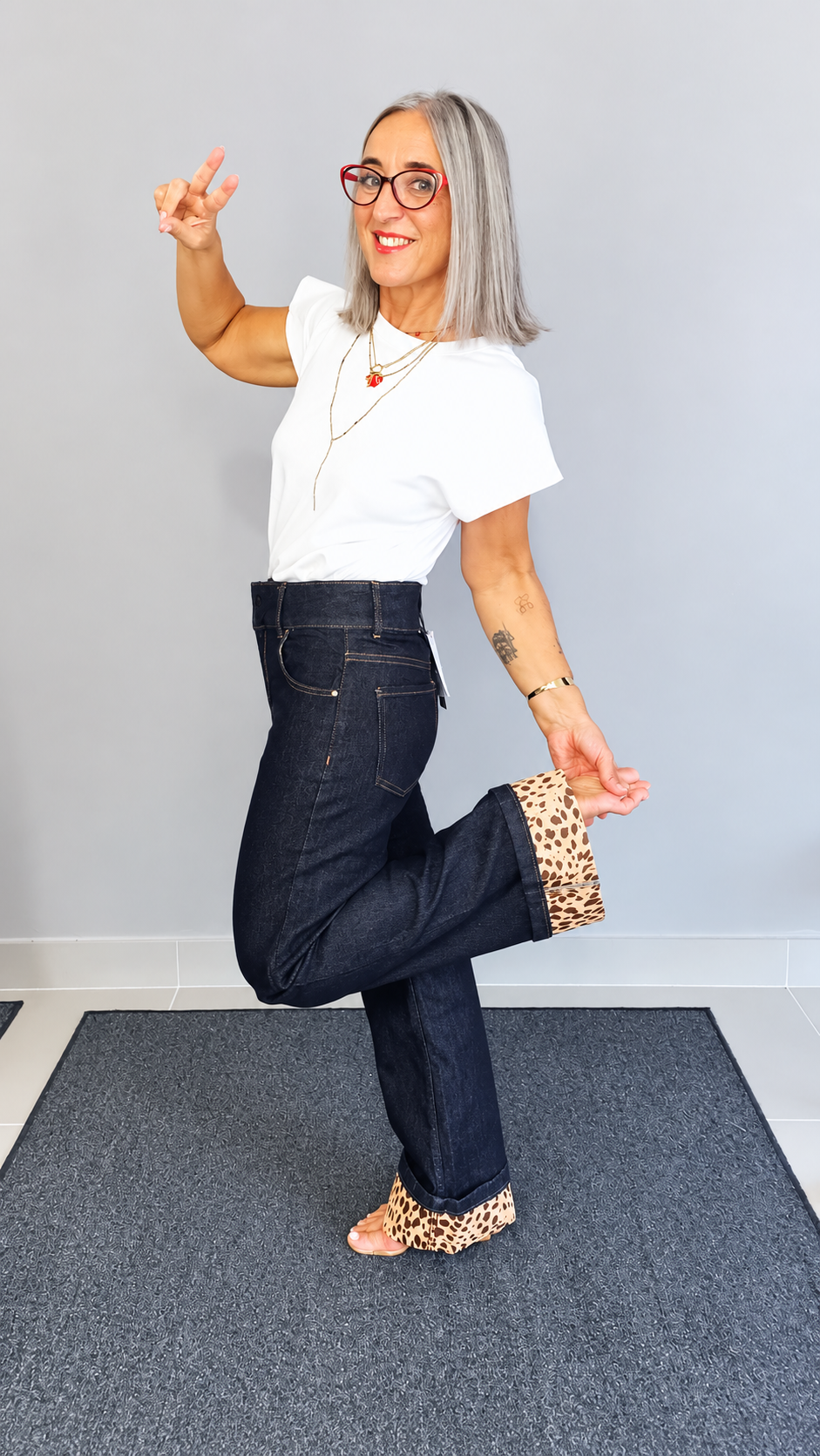 JEANS CON RISVOLTO ANIMALIER