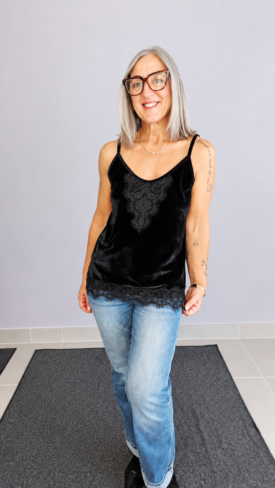 TOP IN VELLUTO DETTAGLI PIZZO
